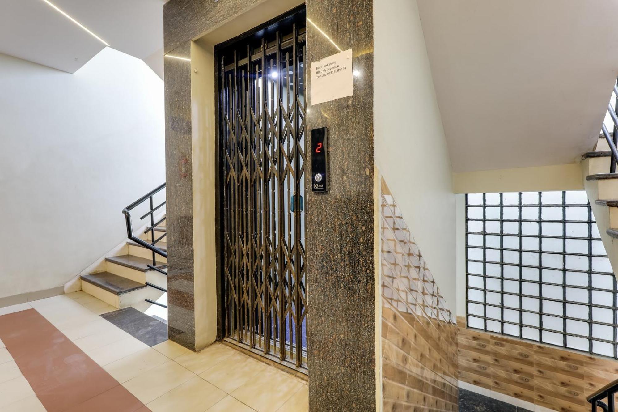 Oyo 16733 Hotel Sunshine Indore Exterior foto
